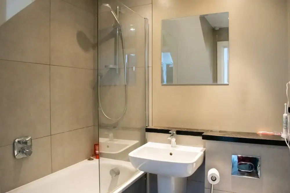Modern 1 Bed 2-storey Flat in Clapton