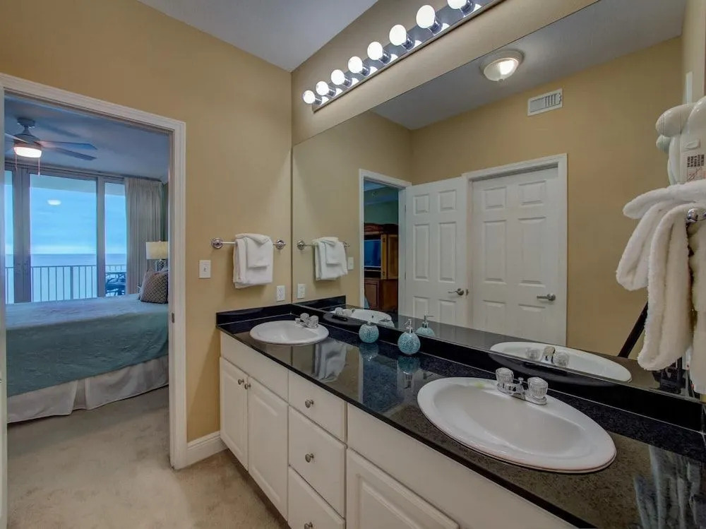 Beachfront condo in the heart of Gulf Shores