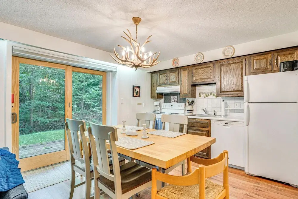 Renovated Ski-in/ski-out Peru Condo at Bromley Mtn