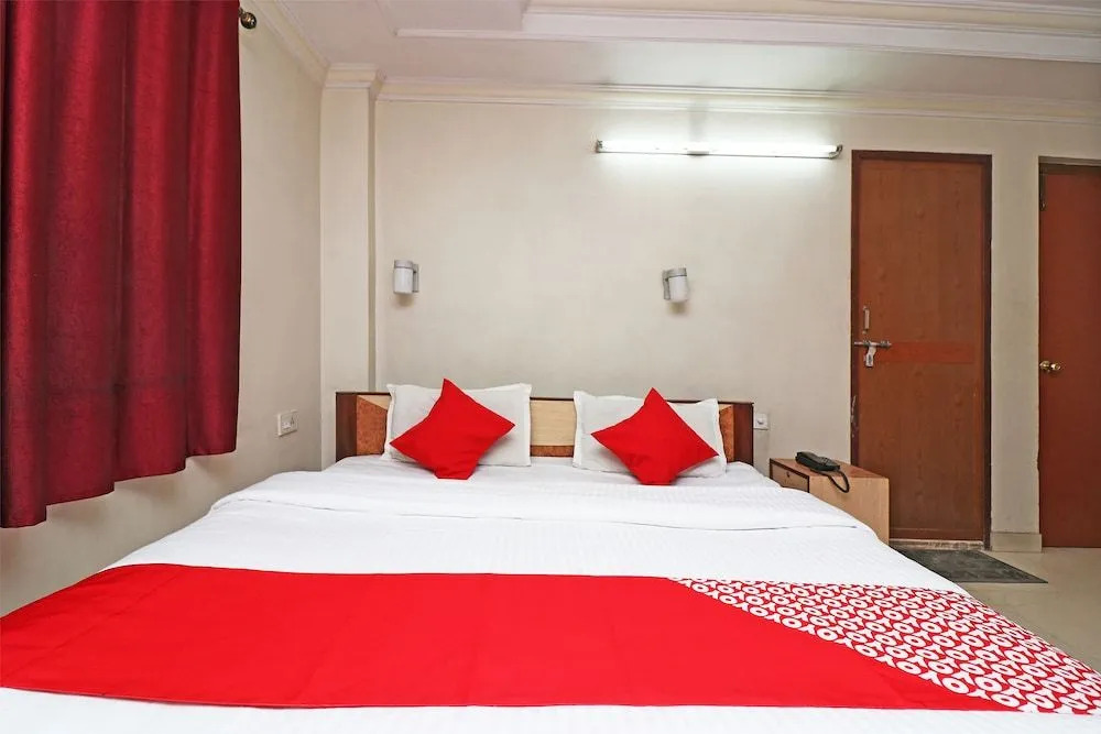 OYO 29941 Hotel Hukum Palace