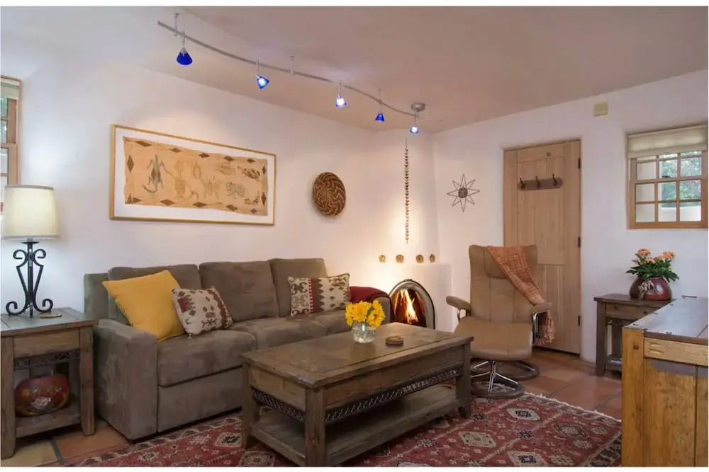 Buenas Noches - Quintessential Eastside Getaway With Spacious Patio, Two Kiva Fireplaces, Walk to Canyon Rd. and the Plaza