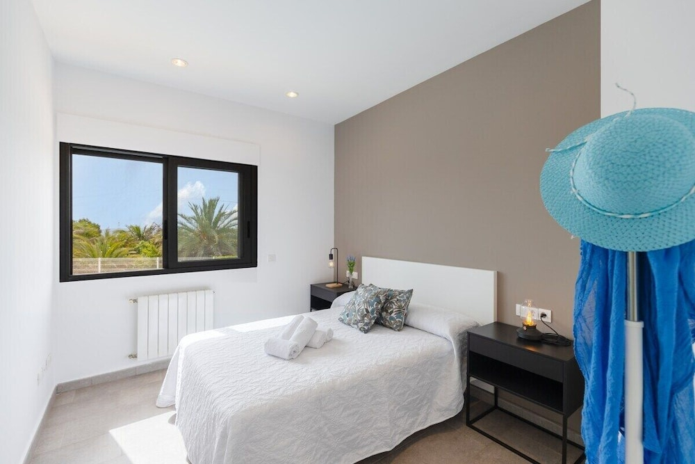 Sunshine Villa by Fidalsa