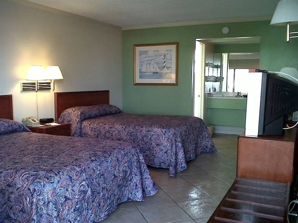 Monterey Inn and Marina