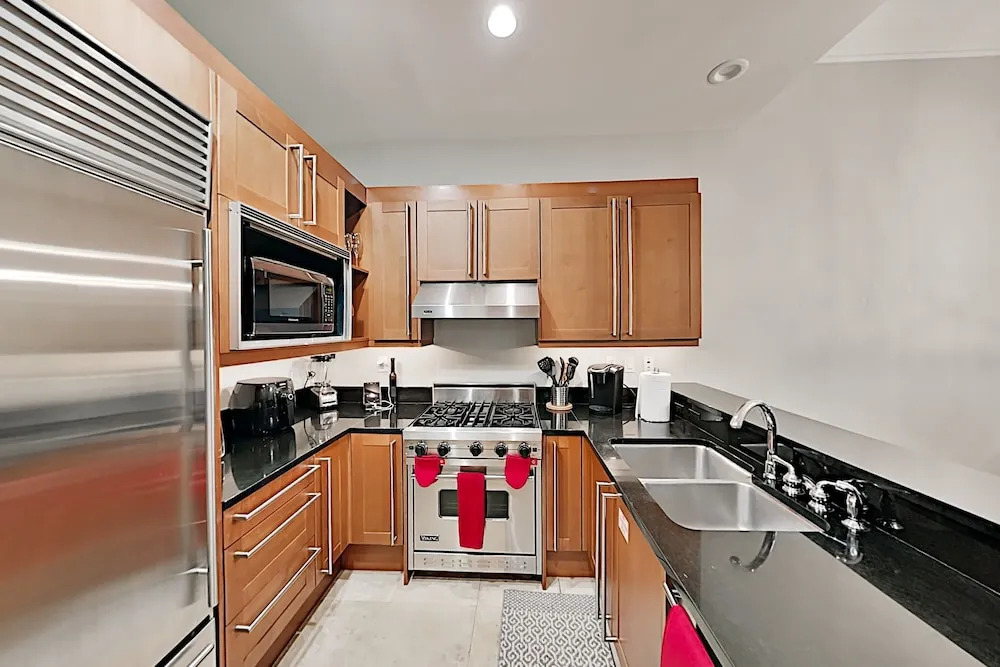 New Listing! Hip Le Jardin Gem W/ Pool & Hot Tub 3 Bedroom Townhouse