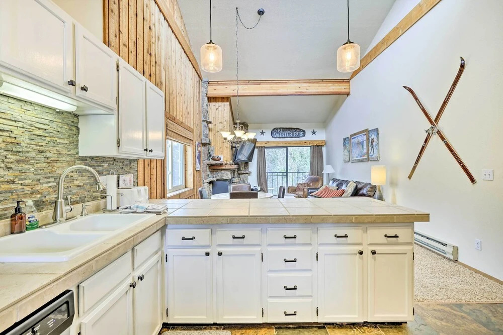 Winter Park Condo w/ Hot Tub, 3 Mi to Slopes!