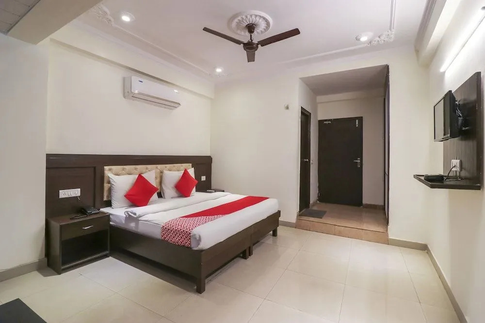 OYO 47457 Hotel Amber Palace