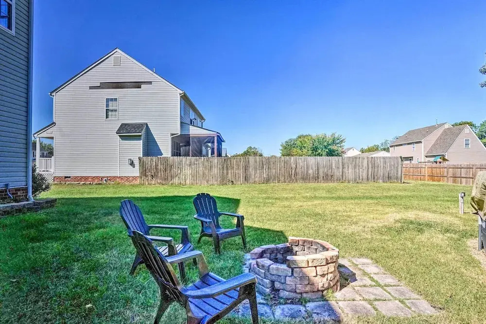 9 Mi to Richmond: Sandston Home w/ Office