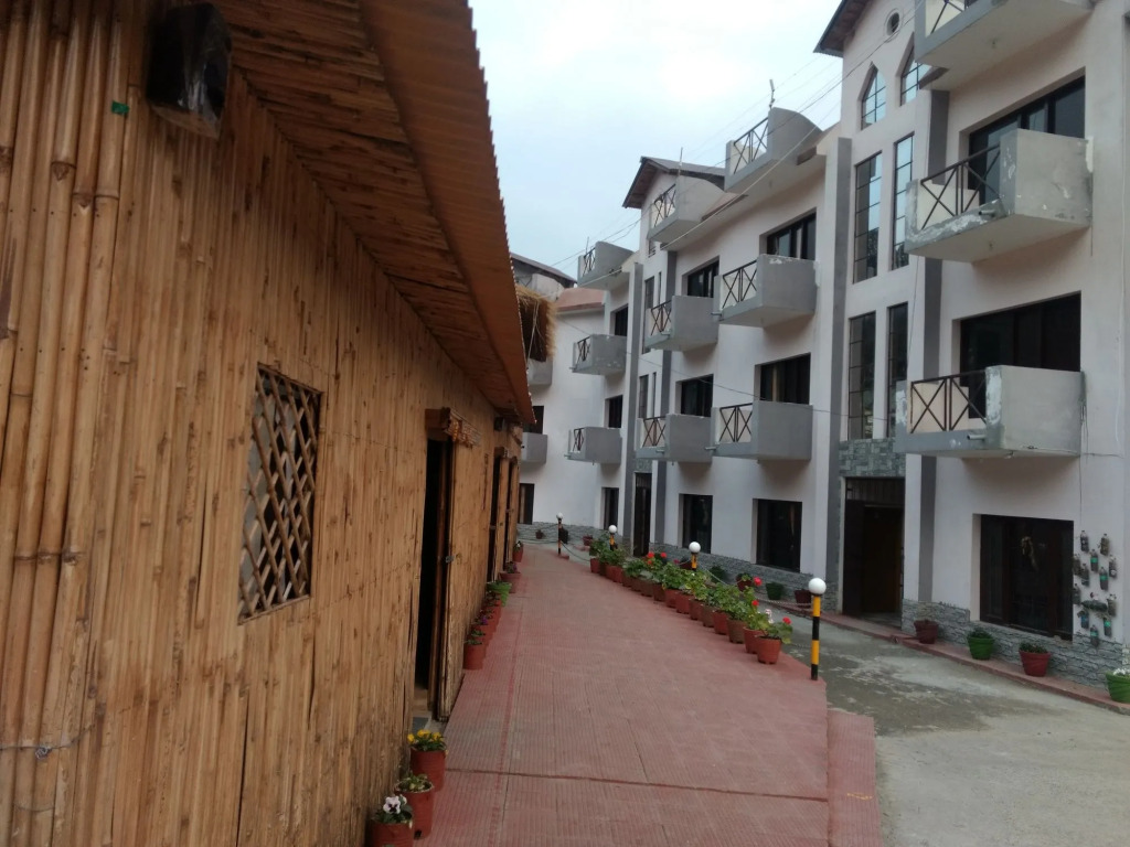 Damyanti Hotel And Resort