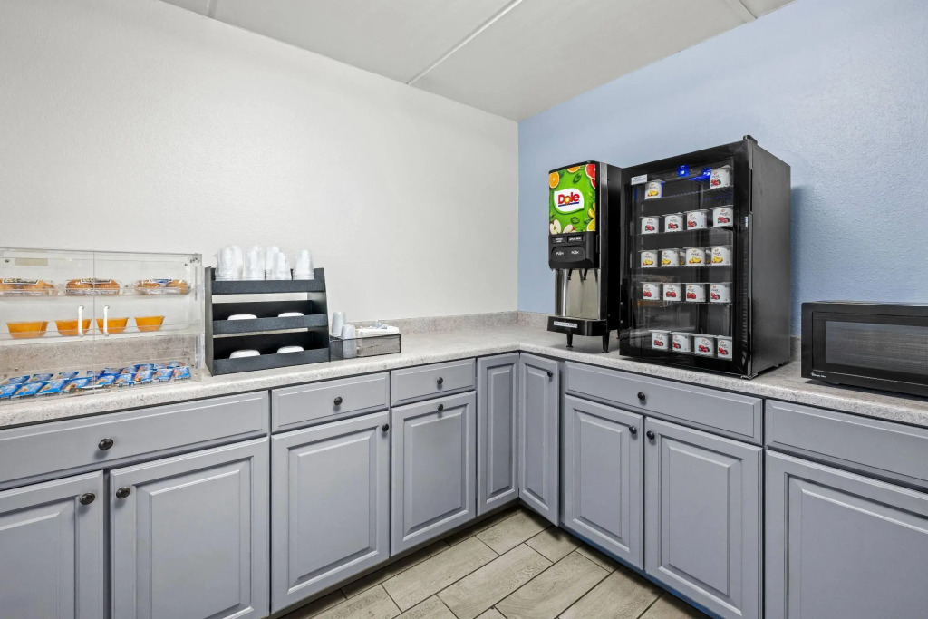 Super 8 by Wyndham Kingsport /I-81
