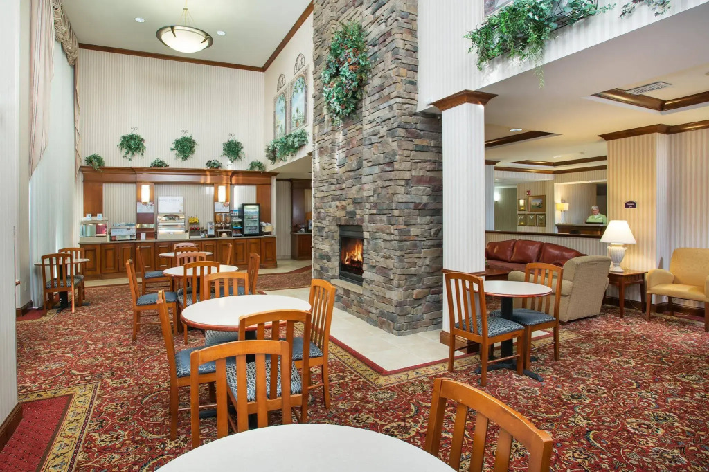 Holiday Inn Express Hotel & Suites Marion by IHG