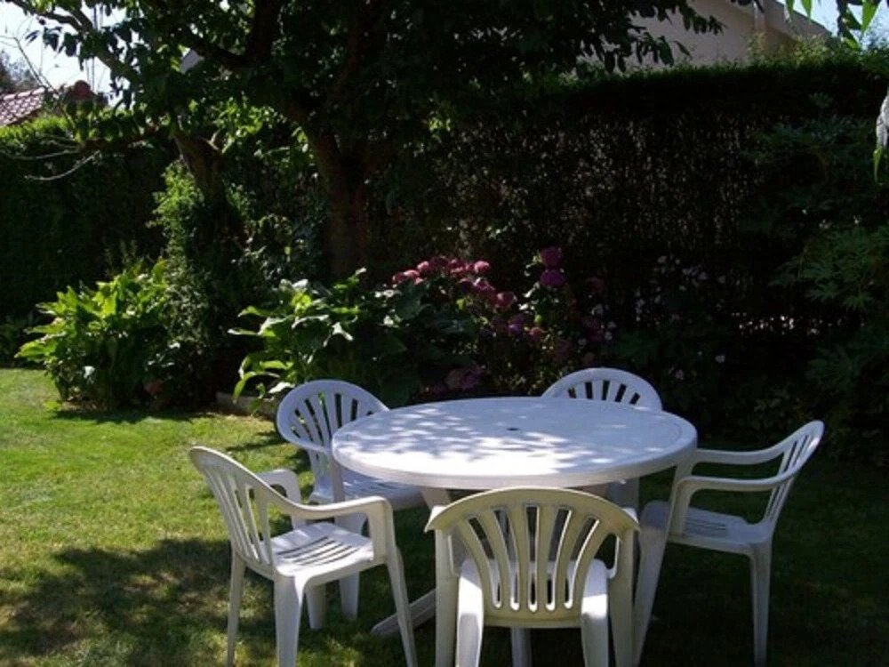 Stunning Holiday Home in Escalles near Sea