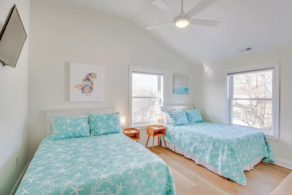 Spacious Wildwood Condo: Walk to Beach!