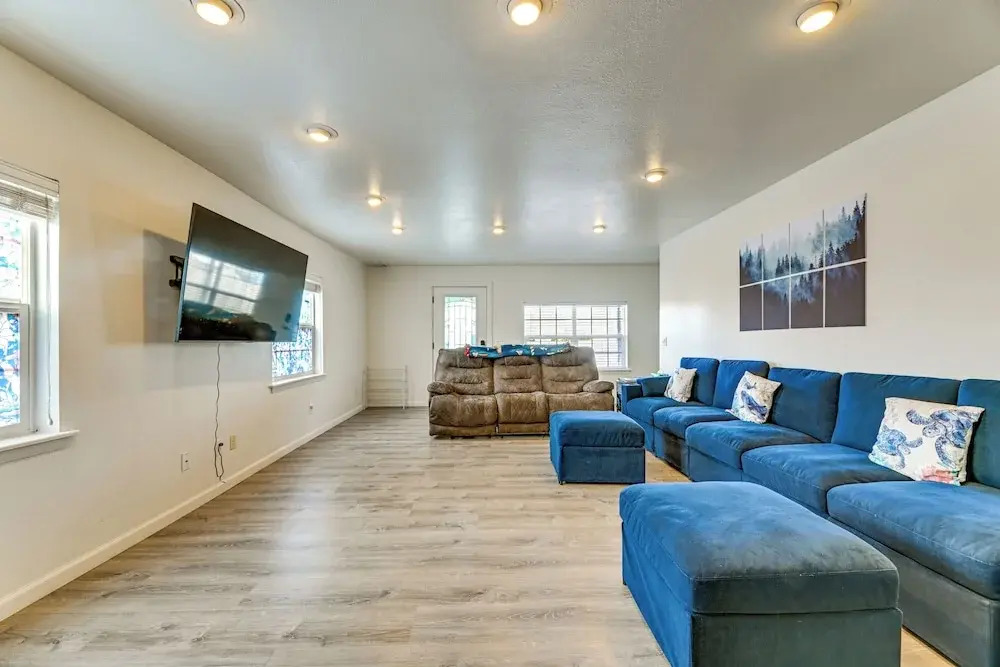 Crescent City Home w/ Hot Tub: Half-block to Beach