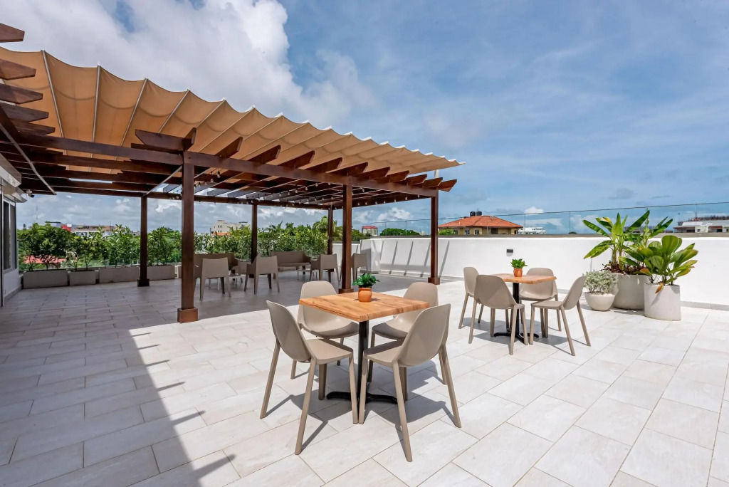 Hotel Stay Here Suites