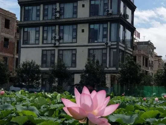 Fuxian Lake Dingyi Inn