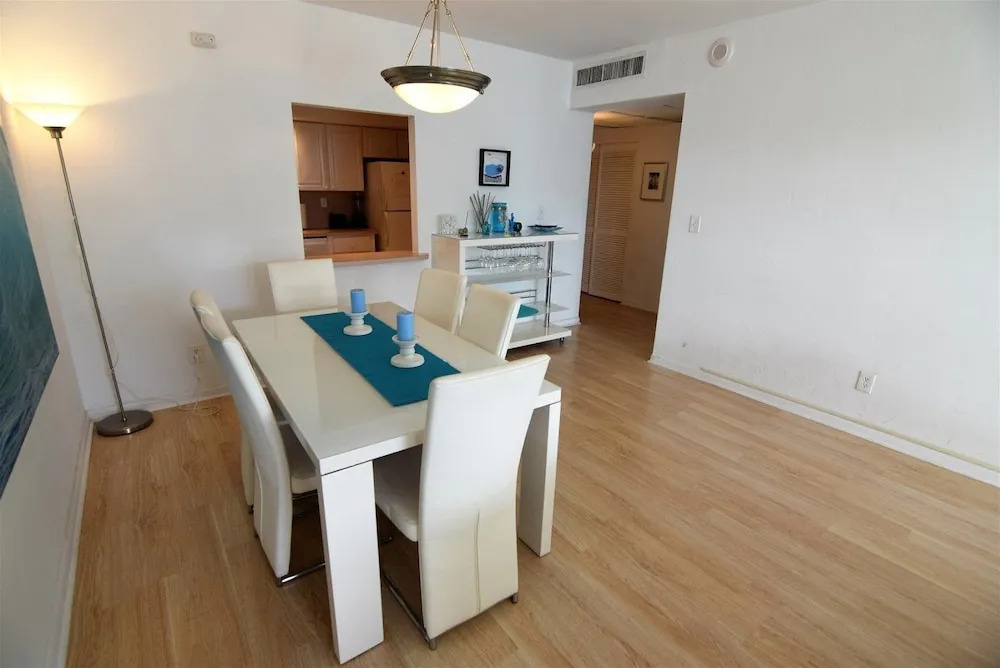 Spectacular 1 Bed 1.5 Baths In Ocean Reserve! Unit 1210