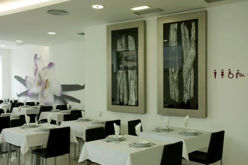 Hotel Genesis