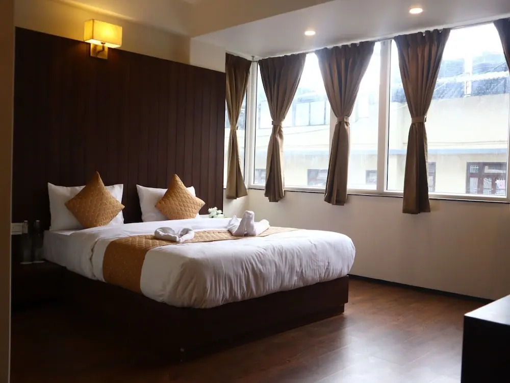 Dream Glory Hotel Restaurant and Bar