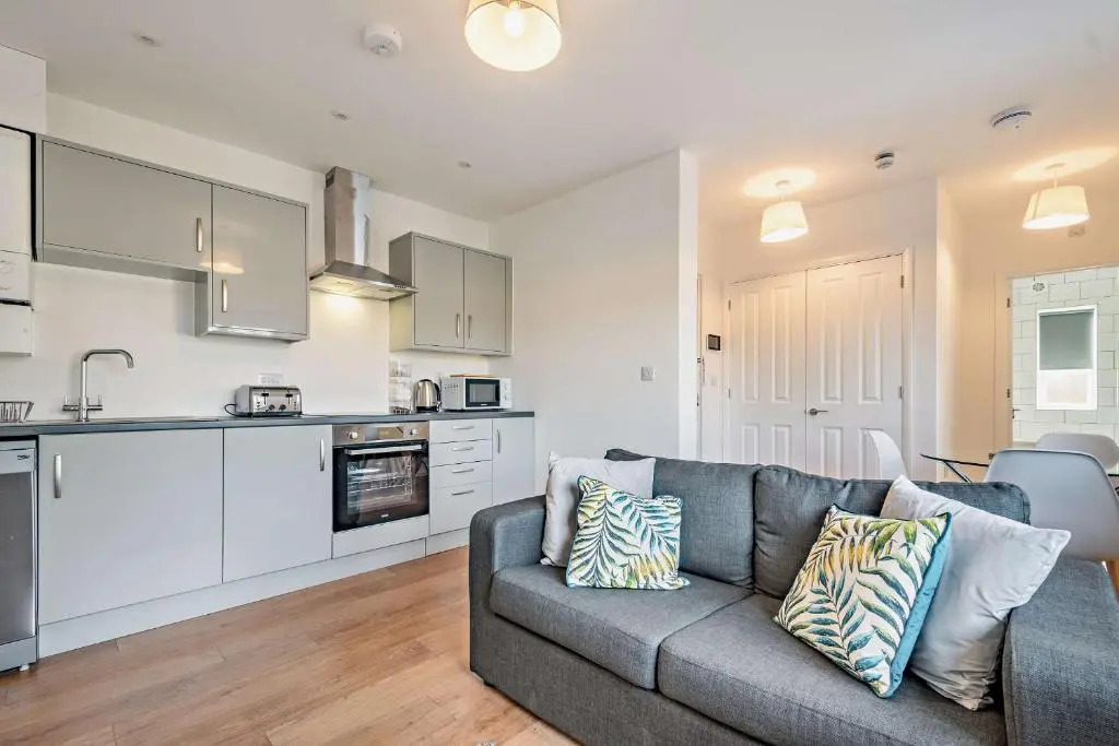 Modern, City living Apartments- Private parking