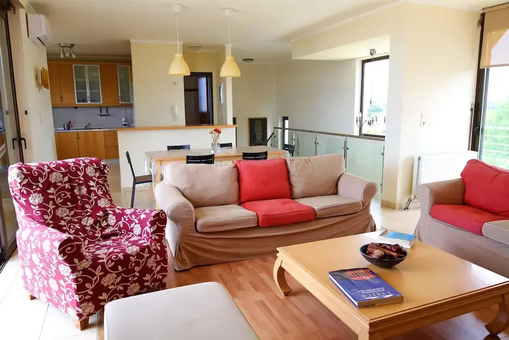 Xenos Villa 2 With 5 Bedrooms private swimming pool, near the sea