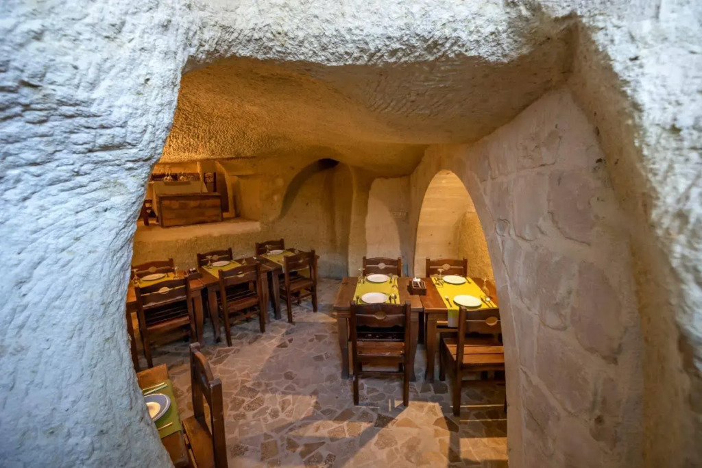 Sinasos Palace Cave Hotel