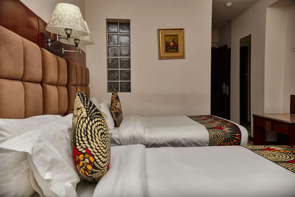 Best Western Plus Paramount Hotel