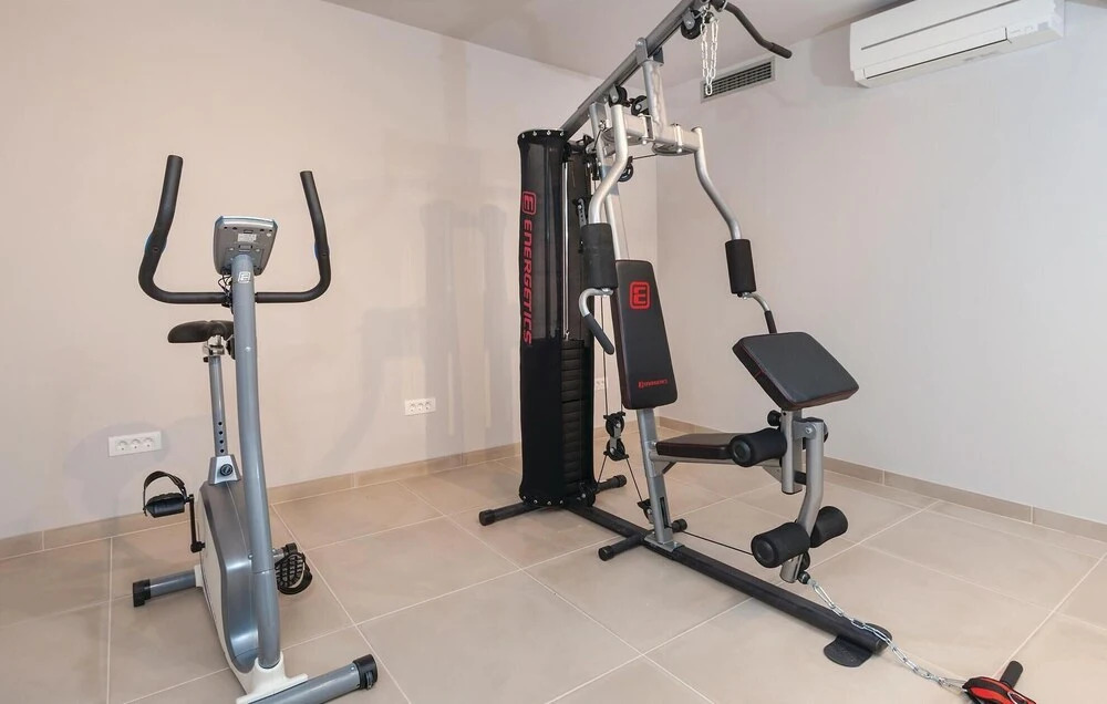 Amazing Home in Okrug Gornji With Sauna, Wifi and 6 Bedrooms