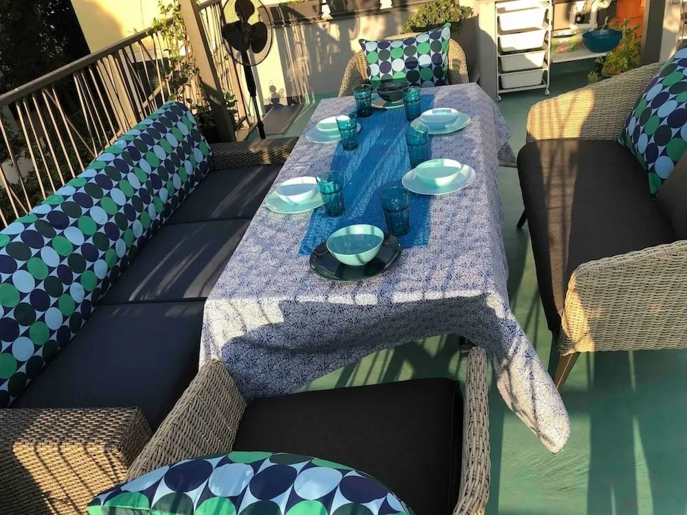 Sleeps 8 Pet friendly Garden & Roof Terrace