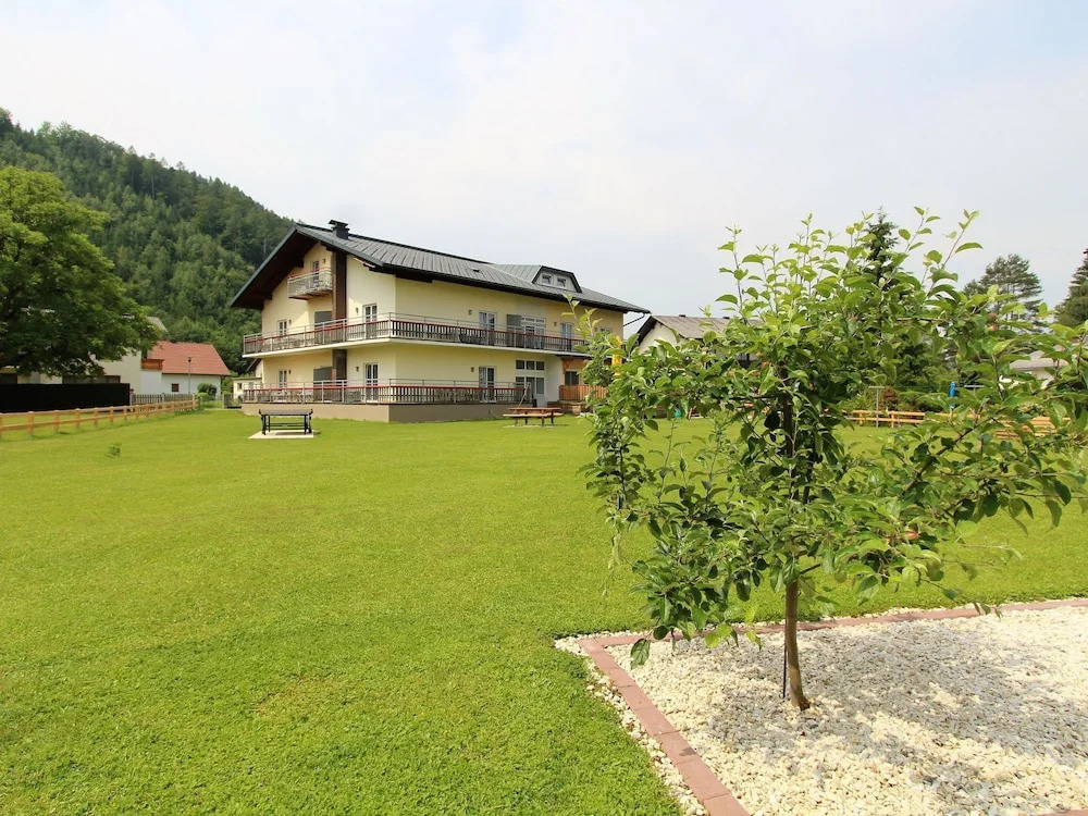 Comfy Apartment With Garden, Balcony, Bbq,table Tennis Table