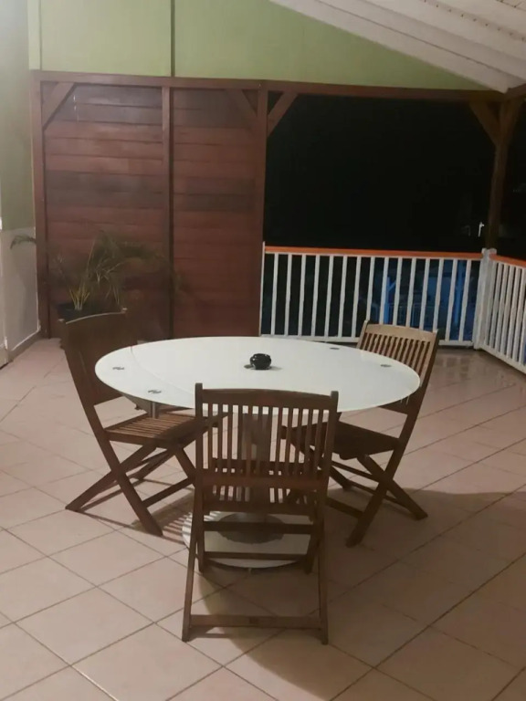 La Renommée Bouillantaise 700m du bain chaud