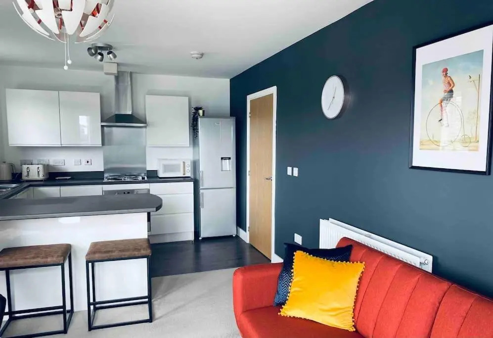 Luxury 2 Bedroom waterfront apartment with balcony
