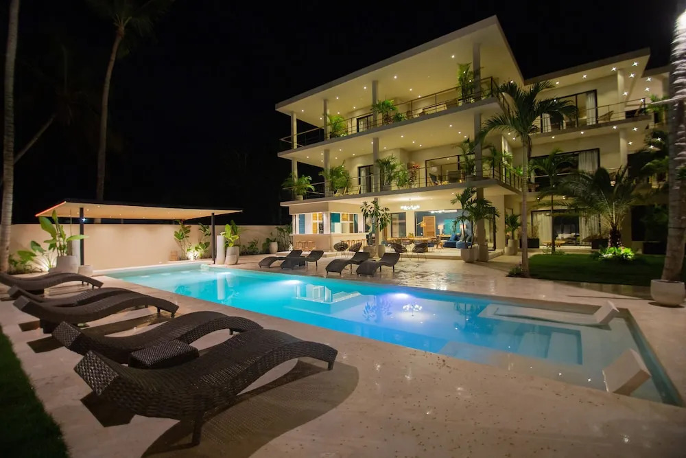 Coconuts Beach House