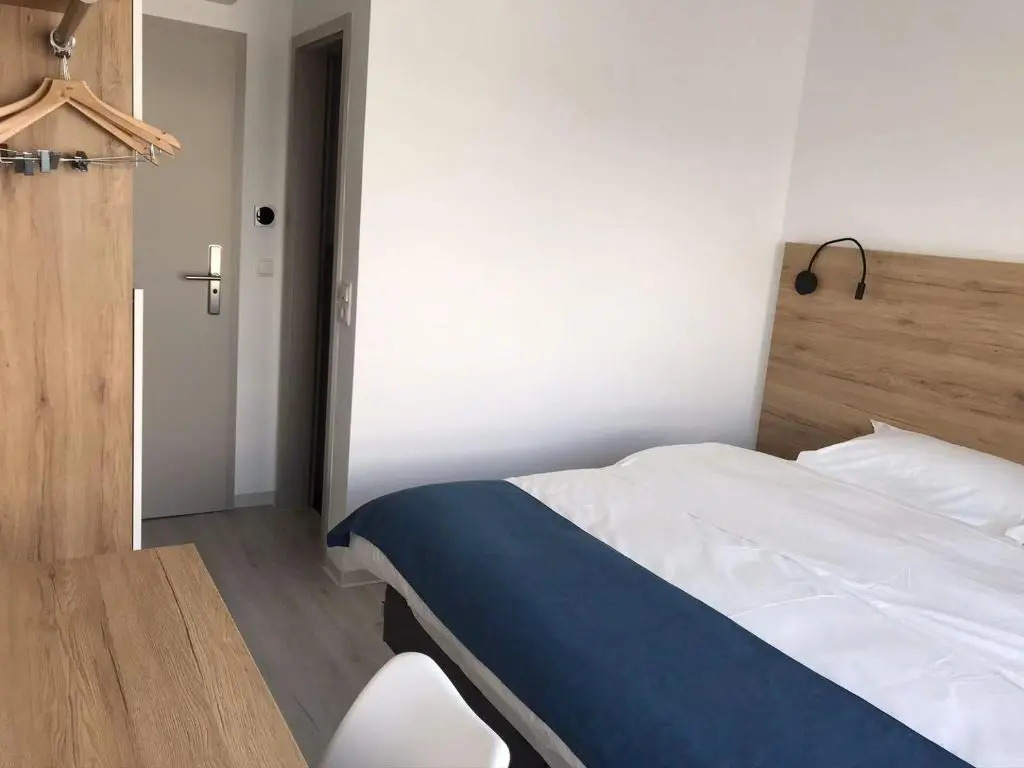 Hotel 83