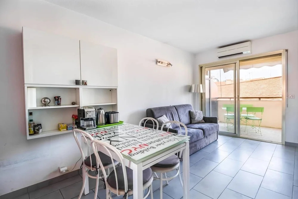 2 Rooms With Parking and Balcony, Heart of Cannes