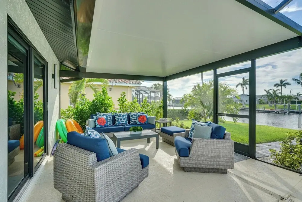 Private Pool: Modern Canalfront Home in Cape Coral