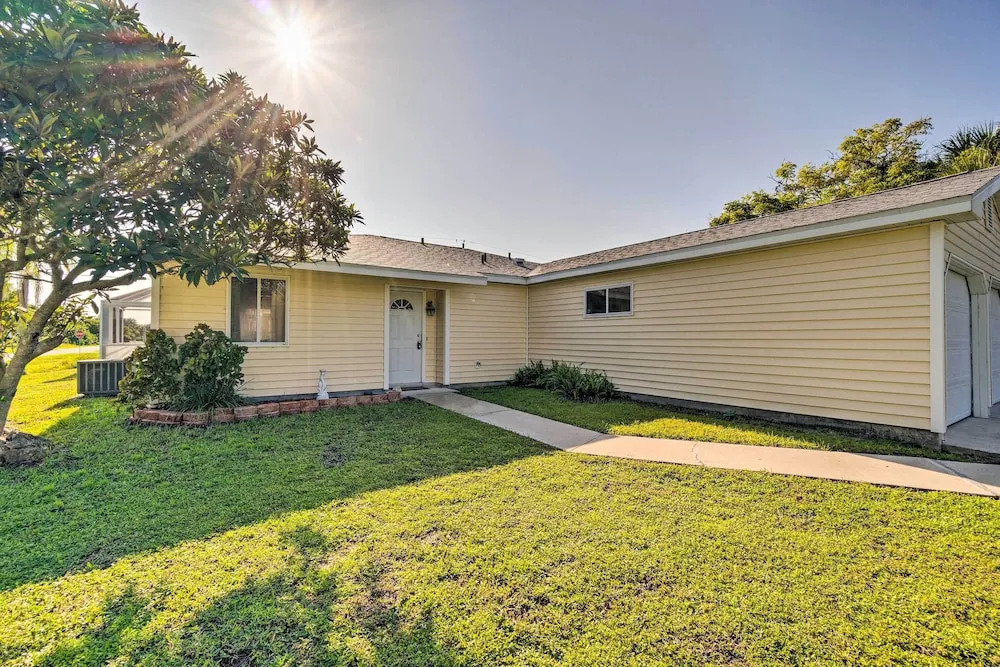 Charming Port Charlotte Home w/ Lanai & Pool!