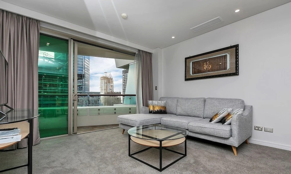 QV Deluxe Waterside Apartment - 851