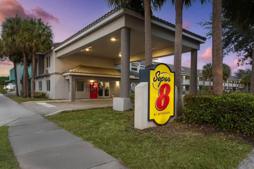 Super 8 Motel by Wyndham near Fort Lauderdale Arpt