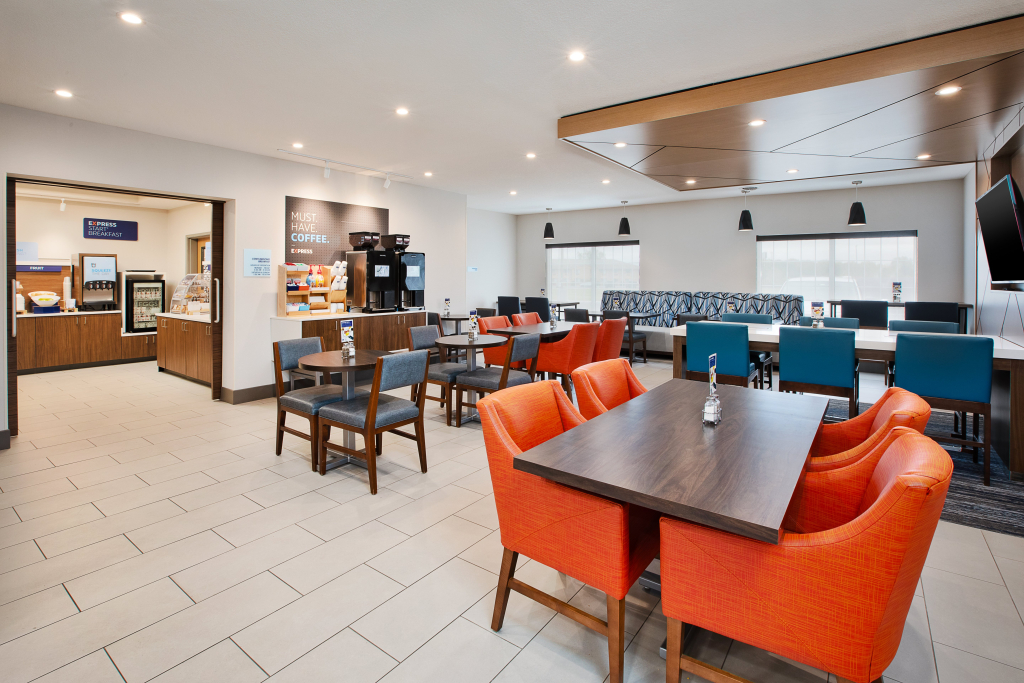 Holiday Inn Express Hotel & Suites Defiance by IHG