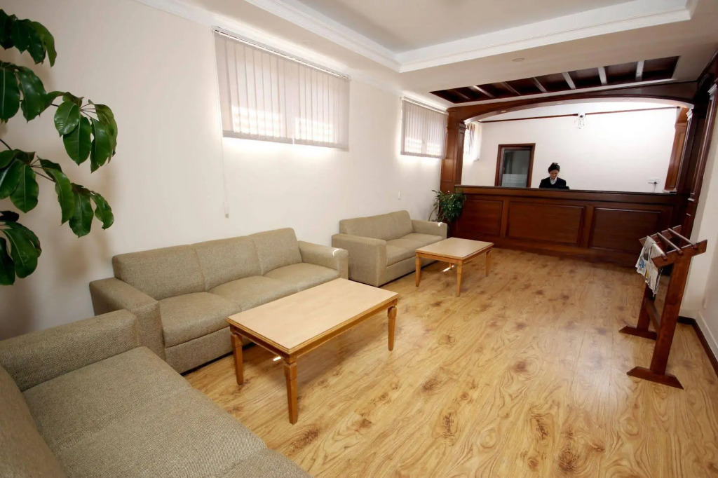 Hotel Holiday House