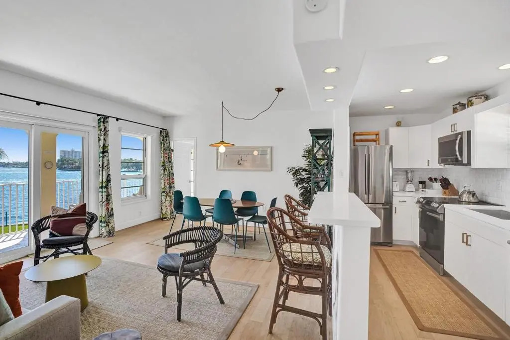Fort Lauderdale Yacht and Beach Club 209