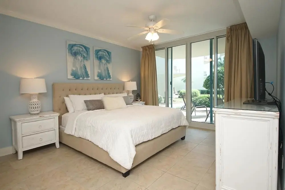 Waterscape C200 - 3 Br condo by RedAwning