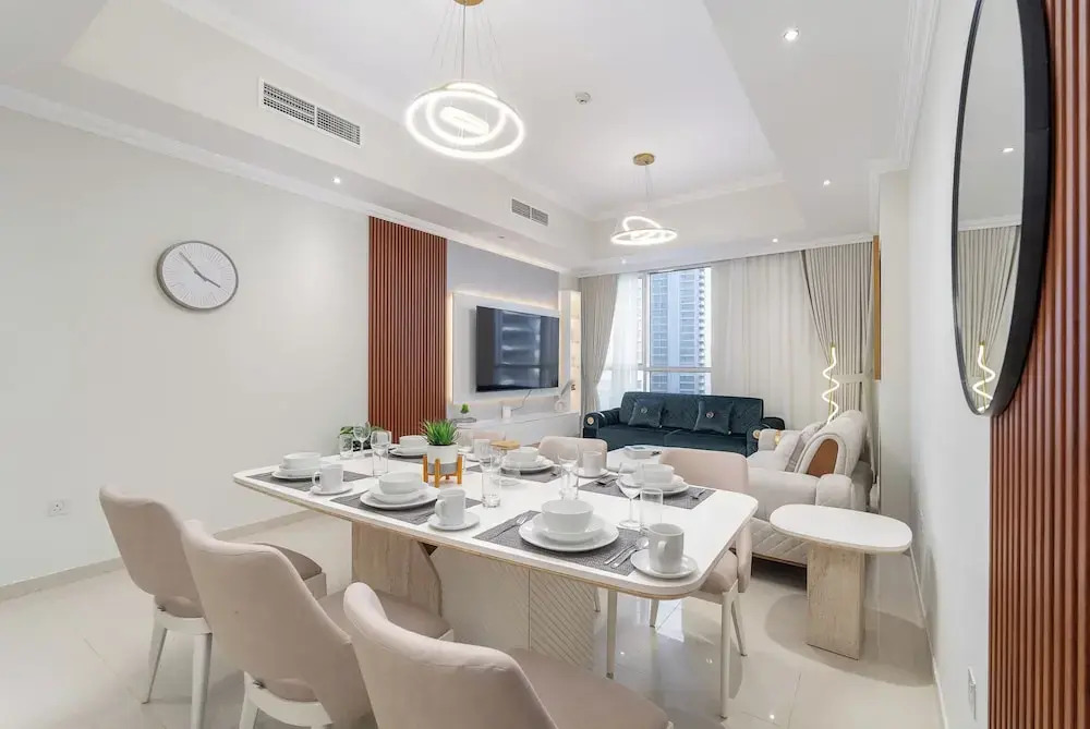 Heaven Crest Vacation Homes Downtown - Studio, 1, & 3 Bedroom Suites 2 minute walk to Dubai Mall and Burj Khalifa