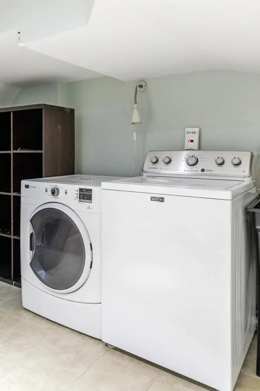 Bright and Spacious - 3BR Apt With Netflix - Near High Park