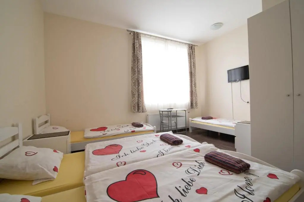 Happy Hotel