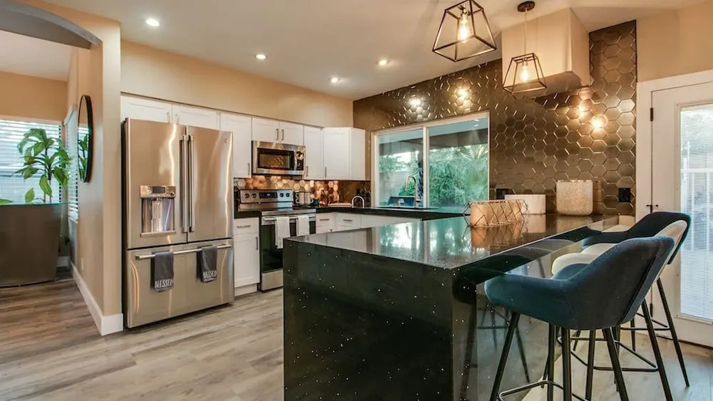 Amazing Remodeled Scottsdale 5 Bdrm W/pool!