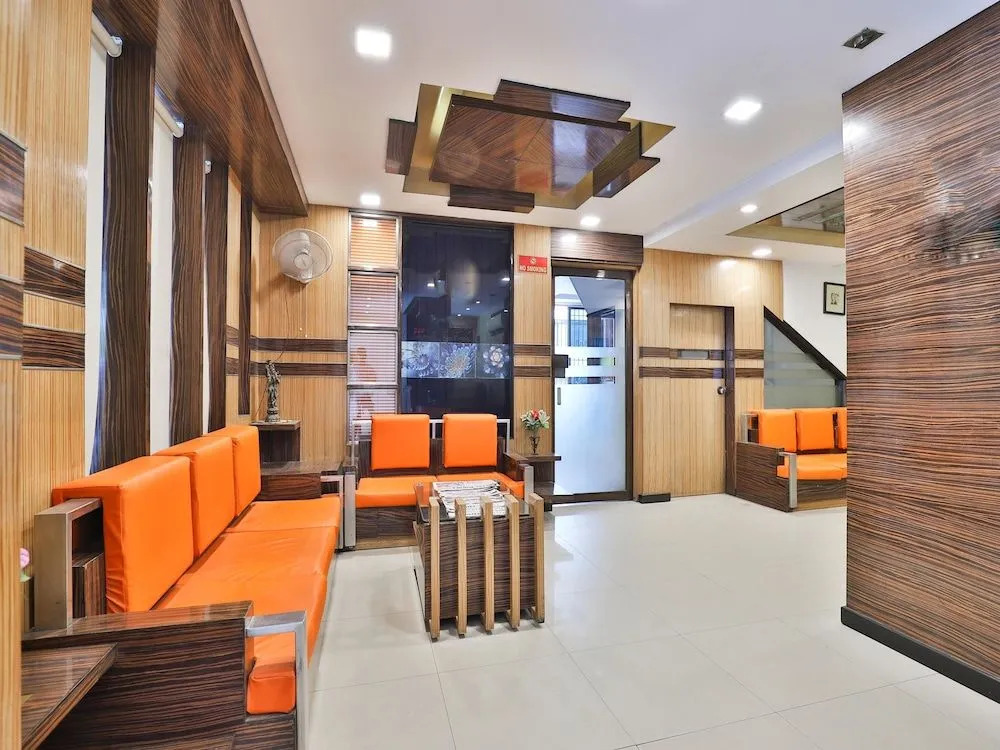 OYO 13398 Hotel Relish