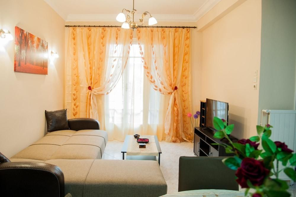 Bright Apt In Thisseio