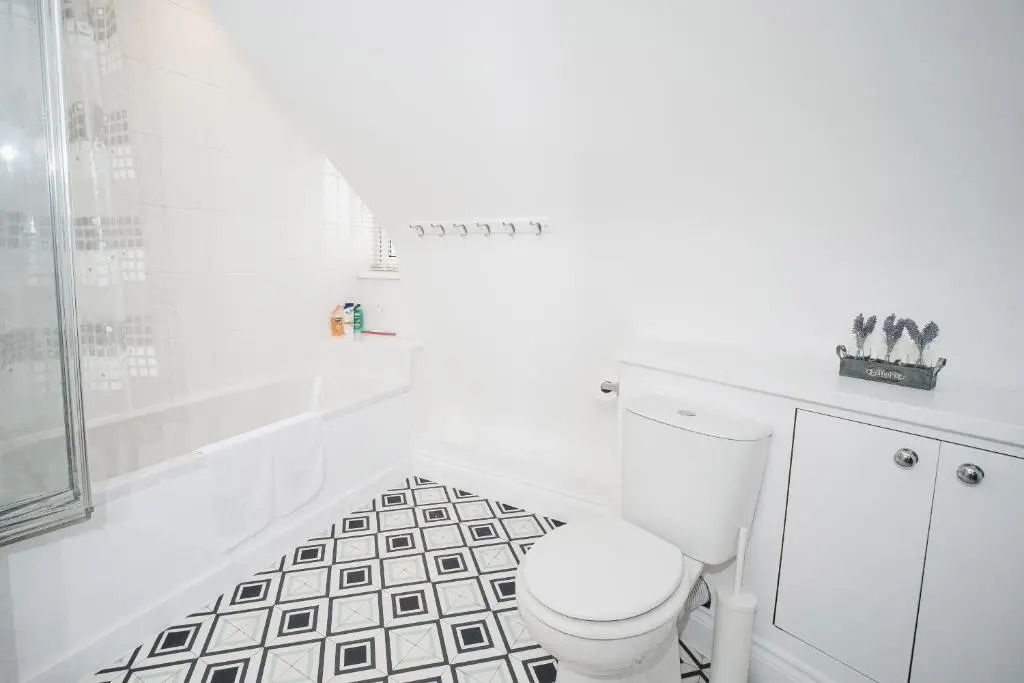 Canterbury 2 Bed Apartment Close to Town CT1 Sleeps 6