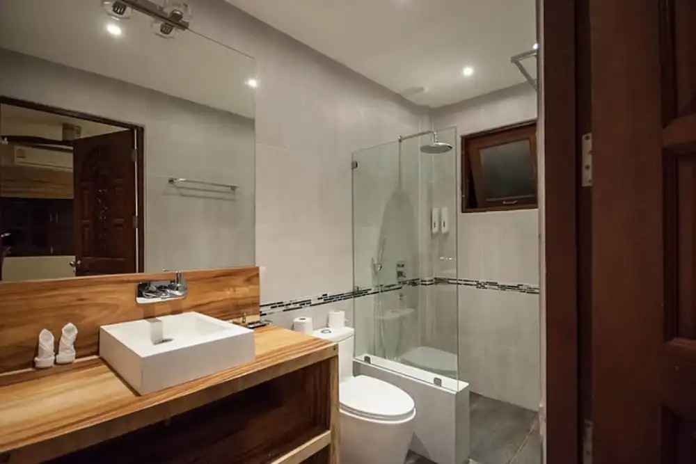 8 Bedroom Twin villas on Samrong Bay beach front resort